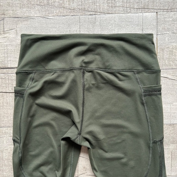 Victoria's Secret Sport Knockout Army Khaki Green Capri Cut Out Mesh Leggings M - Picture 13 of 13